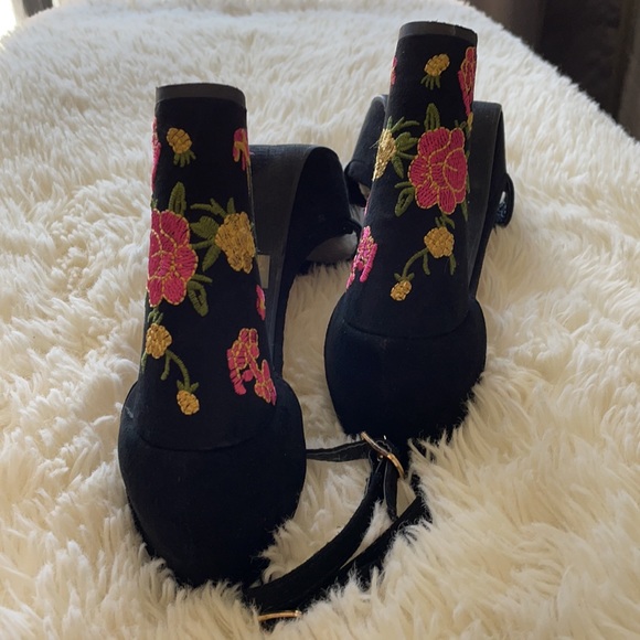 Embroidered Heels - Picture 2 of 3